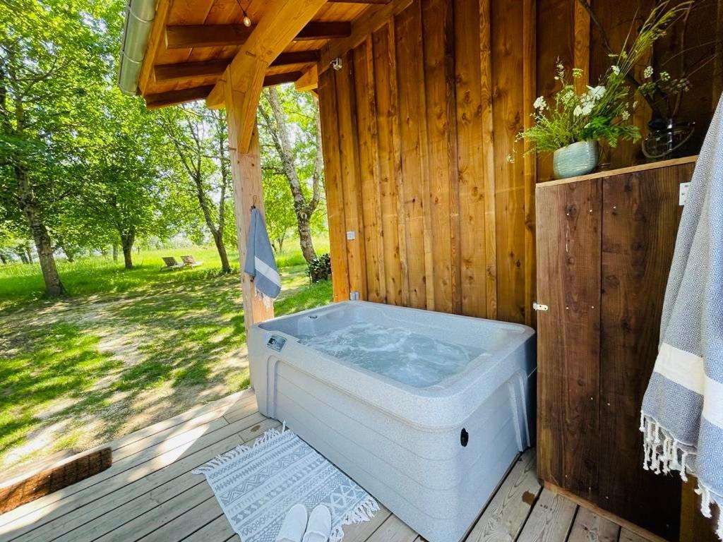 Dome Insolite Lichen Jacuzzi Et Petits-Dejeuners Inclus Gondrin Ngoại thất bức ảnh